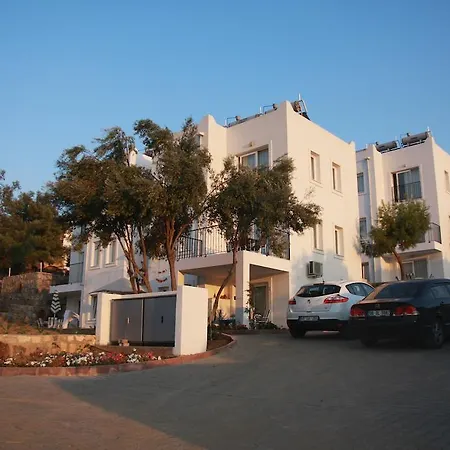 Rose Aparthotel 3*