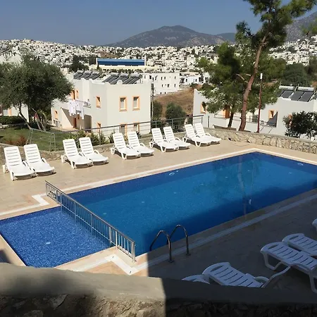 Rose Aparthotel 3*
