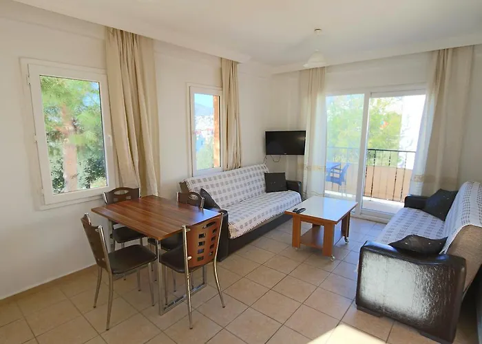 Rose 3* غومْبيت