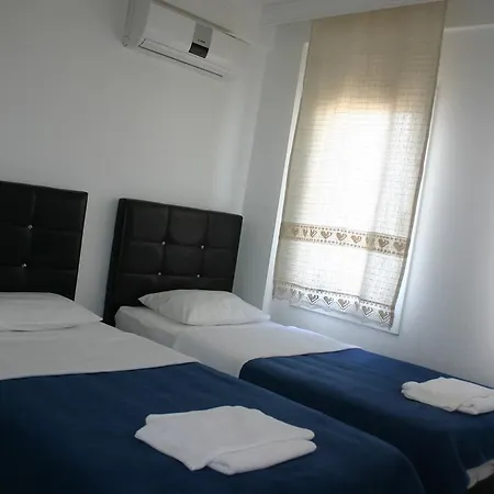 سكن روز 3* غومْبيت